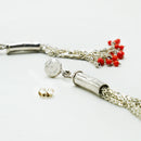 Orecchini in argento rodiato e corallo rosso