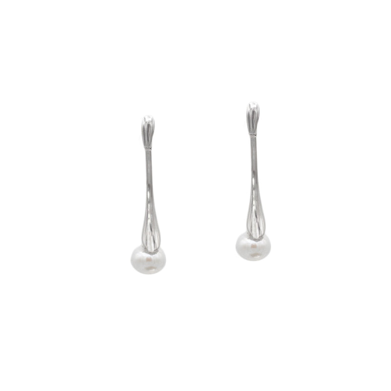 Orecchini con perla bianca