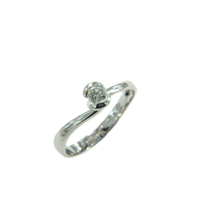 Anello con Diamante modello solitario in Oro 18kt